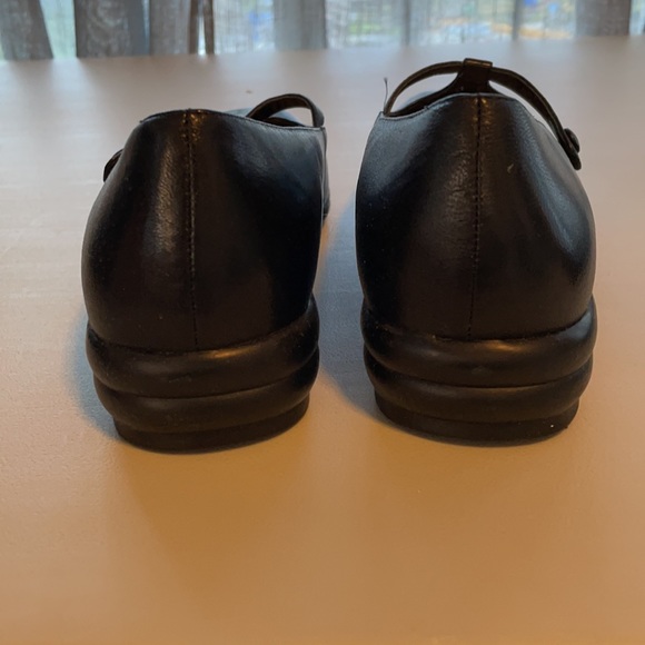 Thom McAn size 11 Black Mary Janes - Picture 5 of 8
